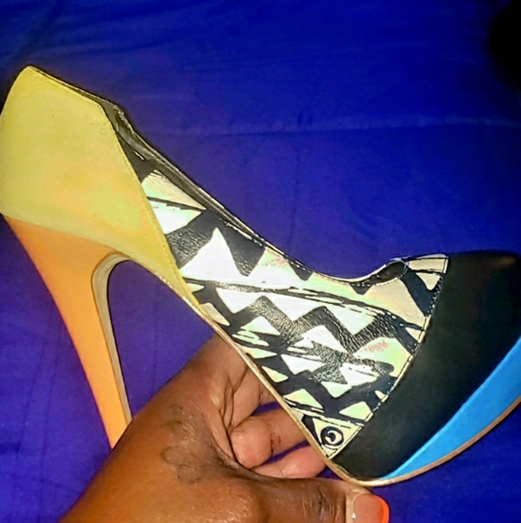 Women's size 8 heels - Picture 1 of 3